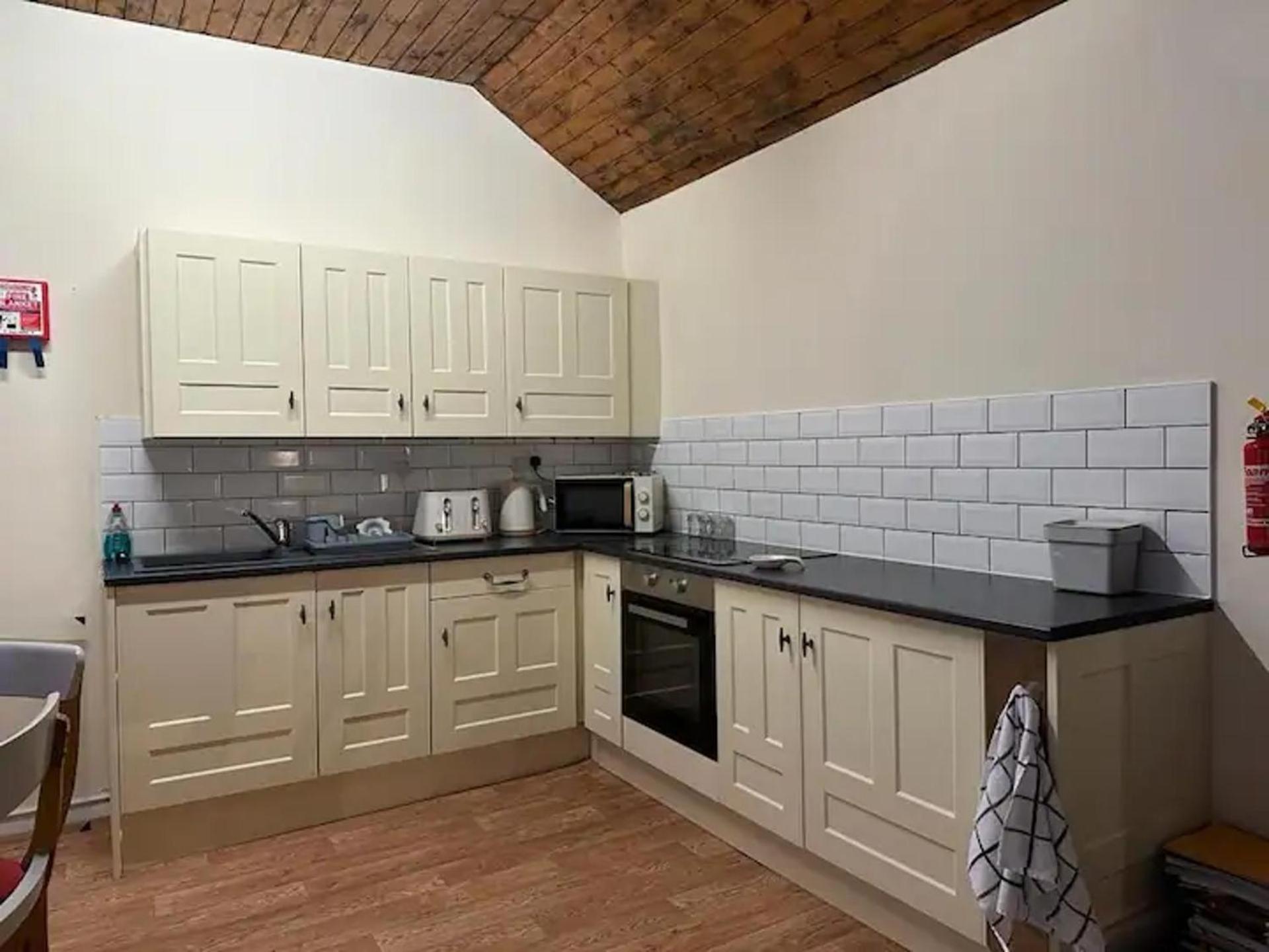 2 Bed-Sleeps 4-Sea View-Pet Friendly-Parking Lägenhet Llanelli Exteriör bild