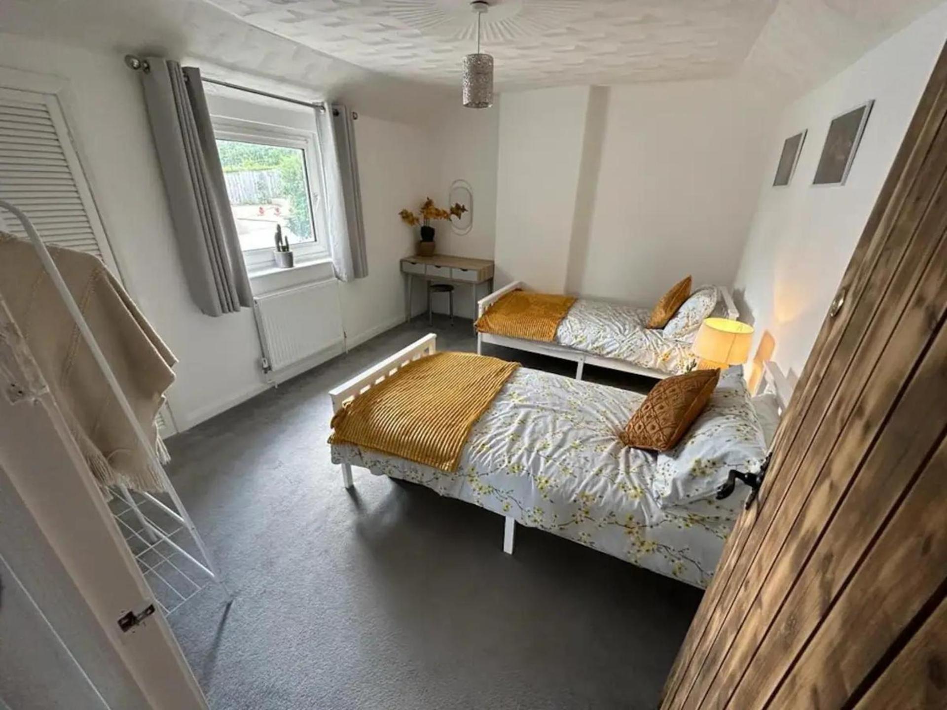 2 Bed-Sleeps 4-Sea View-Pet Friendly-Parking Lägenhet Llanelli Exteriör bild