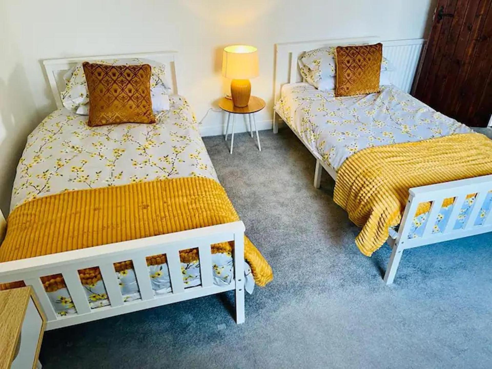 2 Bed-Sleeps 4-Sea View-Pet Friendly-Parking Lägenhet Llanelli Exteriör bild