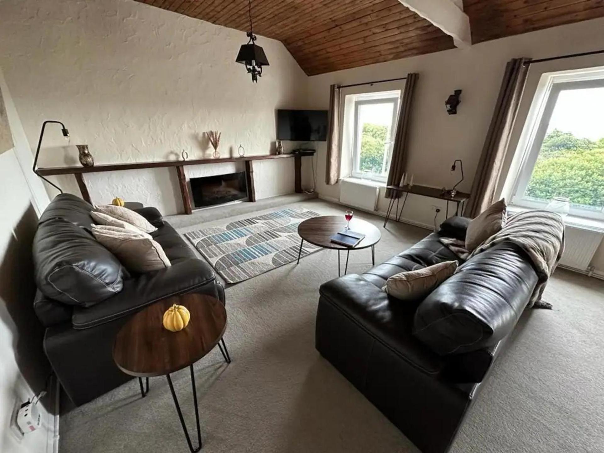 2 Bed-Sleeps 4-Sea View-Pet Friendly-Parking Lägenhet Llanelli Exteriör bild