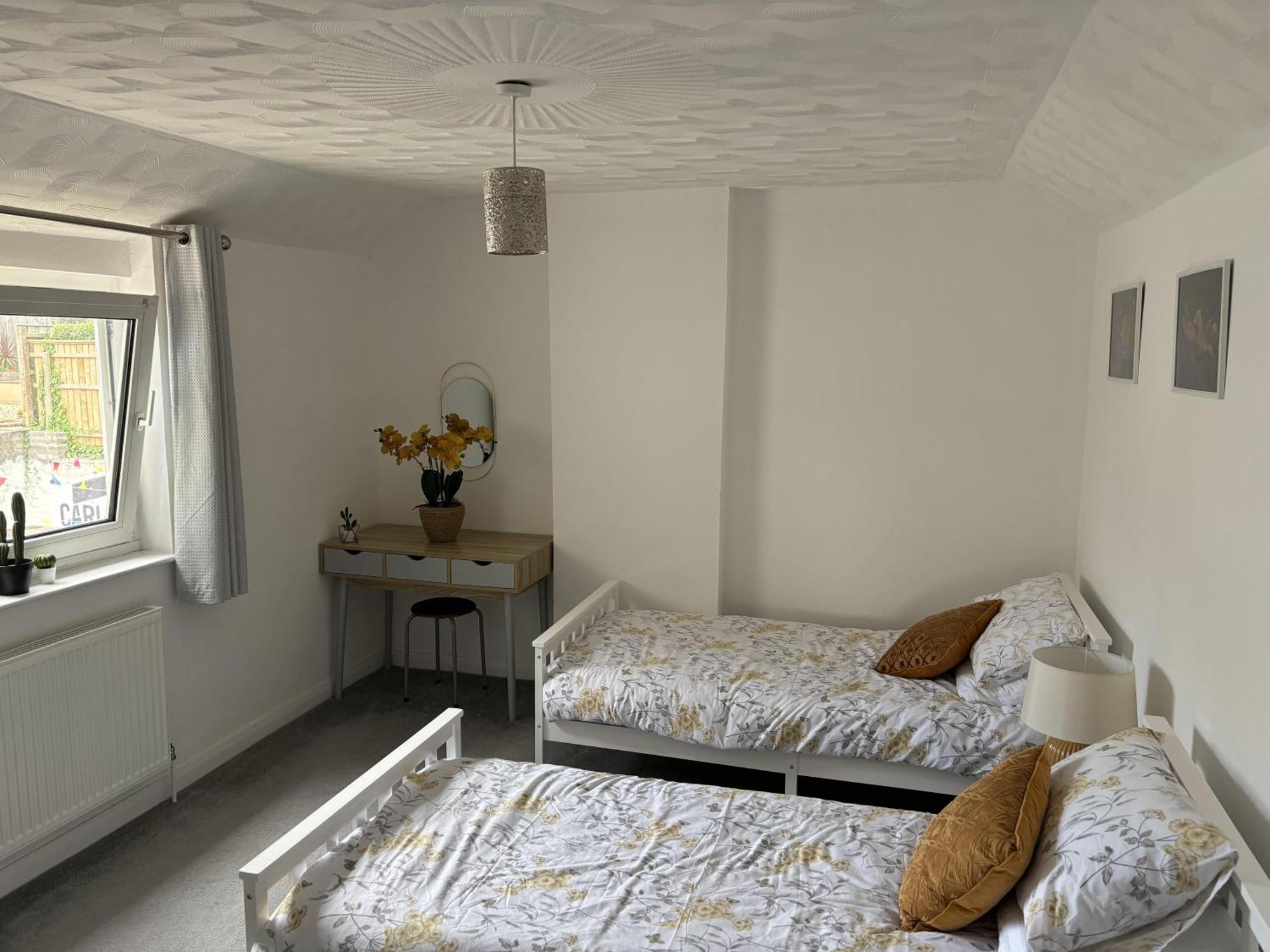 2 Bed-Sleeps 4-Sea View-Pet Friendly-Parking Lägenhet Llanelli Exteriör bild